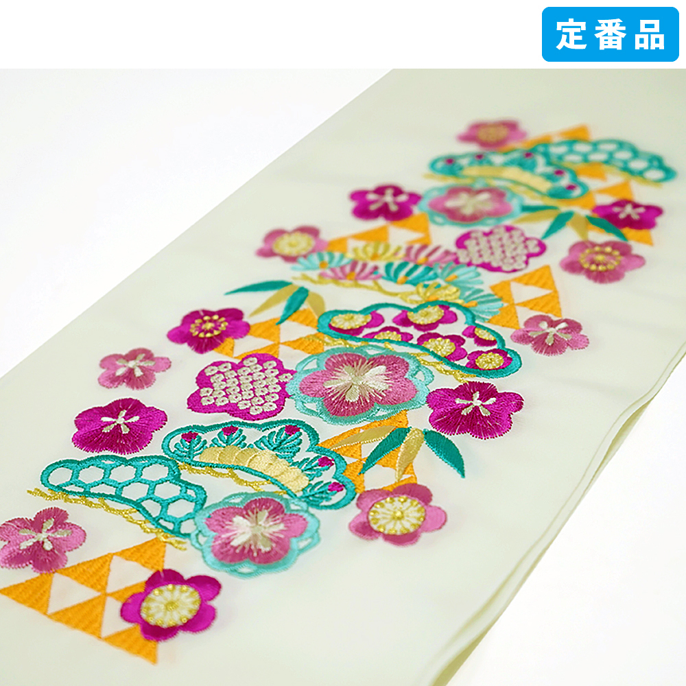 刺繍三つ鱗に松