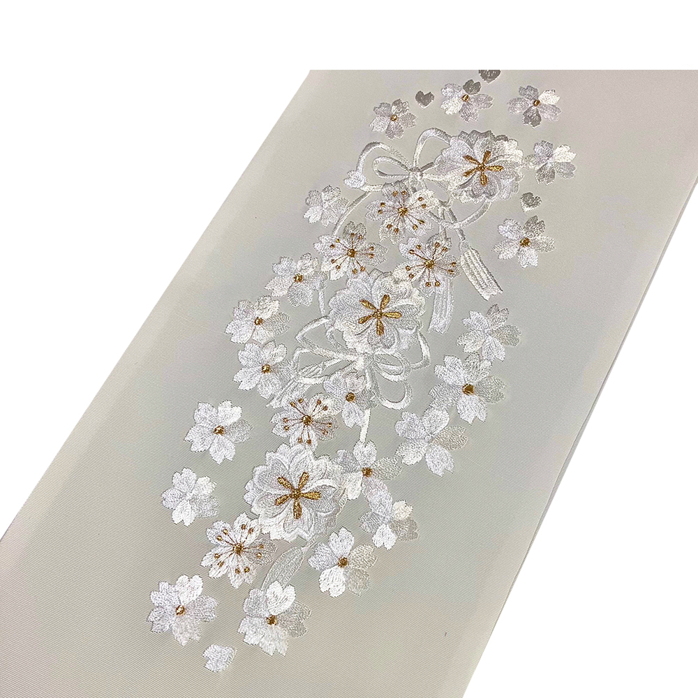 半衿 / 刺 紐に桜