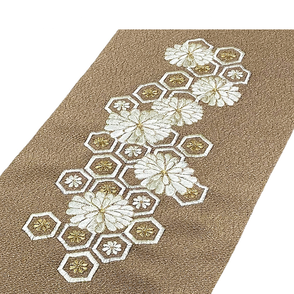 半衿 / ちりめん 刺繍 亀甲菊